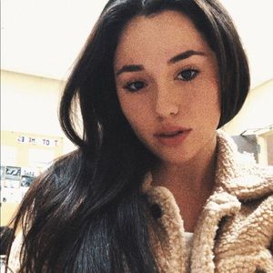 Meet your Posher, Stephany